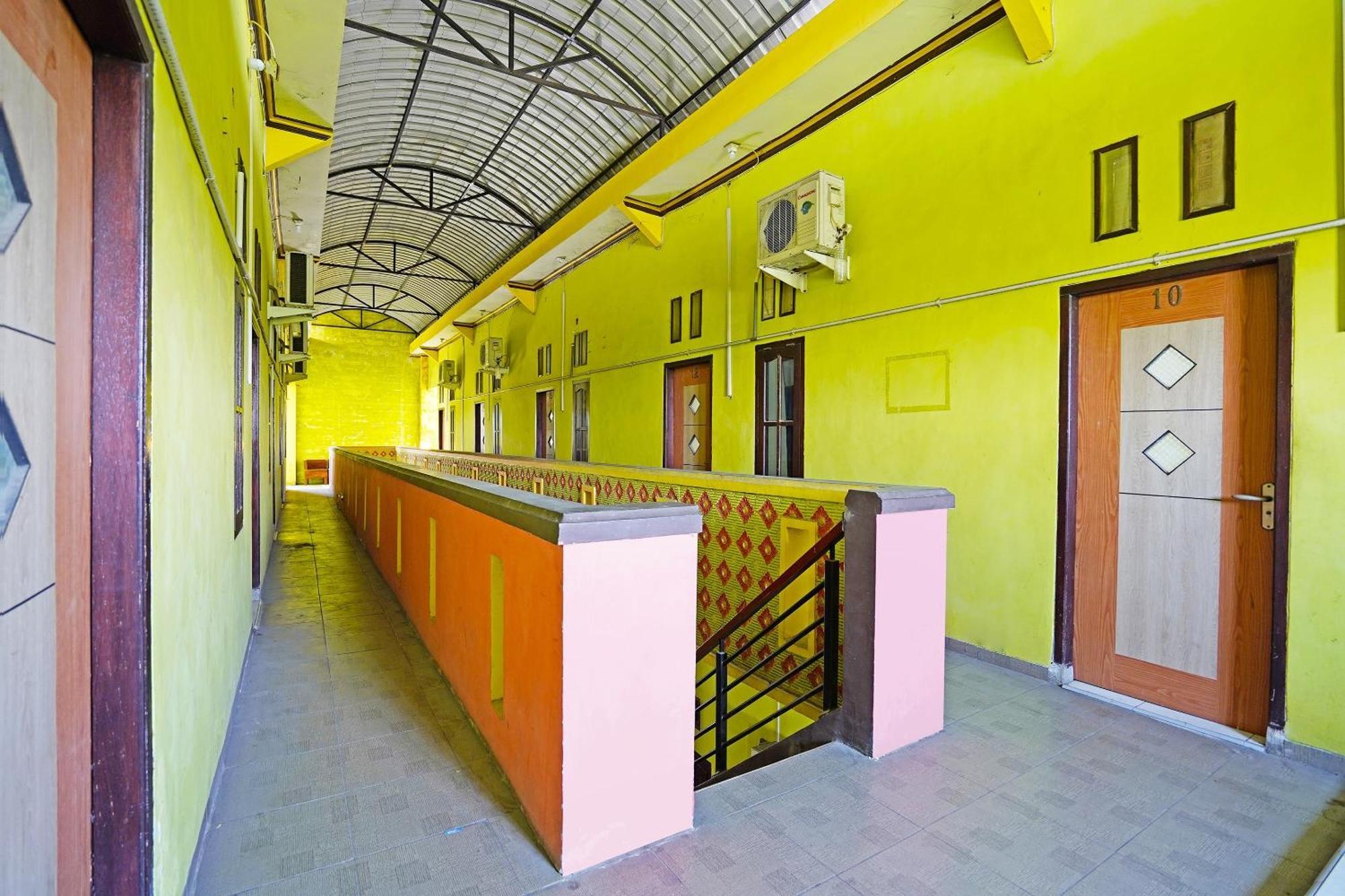 Oyo 91583 D'Cost Green Syariah Brebek Buitenkant foto